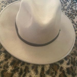 Gelso Bianco wool hat